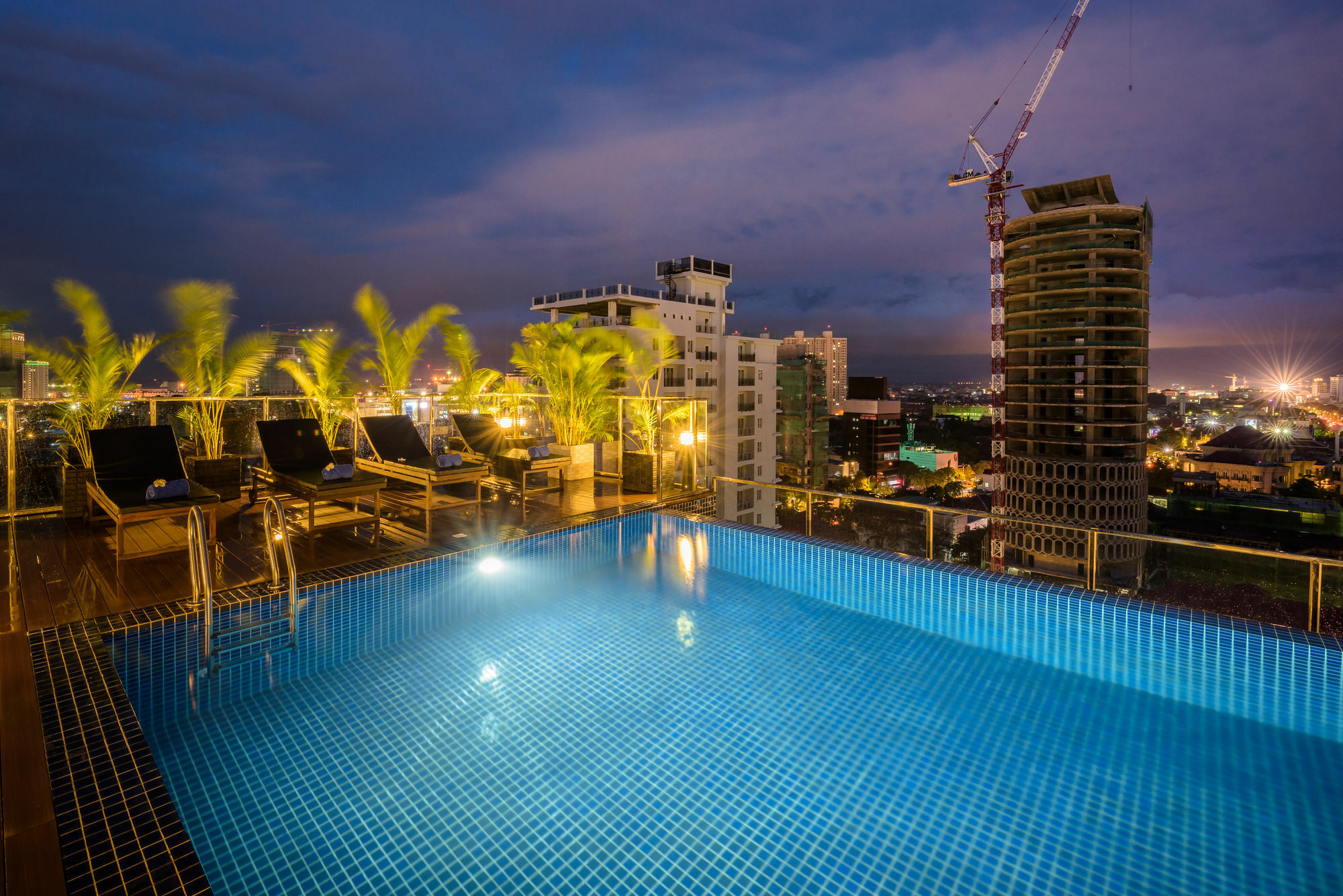 Mansion 51 Hotel & Apartment Phnom Penh Exterior foto