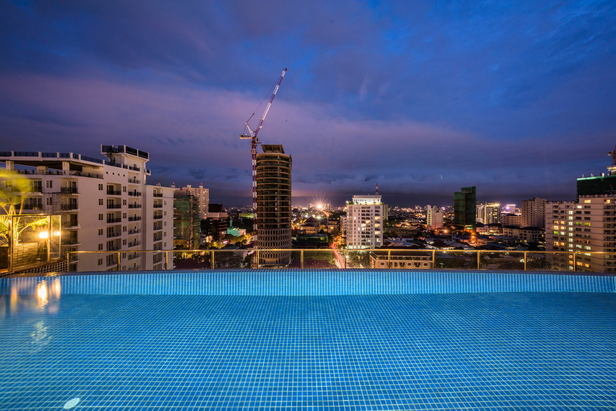 Mansion 51 Hotel & Apartment Phnom Penh Exterior foto